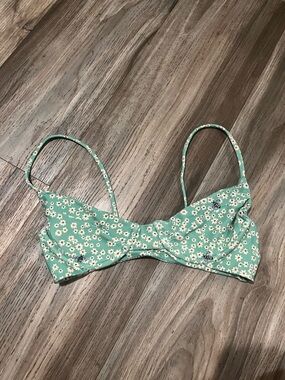Benoa swim Mint Green Daisy Print Bikini Top